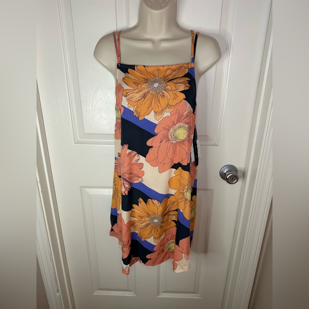SOLD.  O’NEIL XS floral summer dress new with tags - Picture 2 of 5